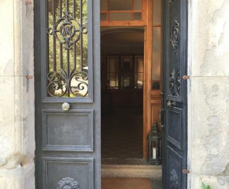 garden entrance at the bed and breakfast maison la vie est belle