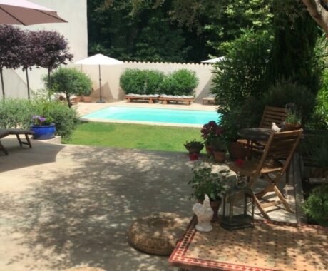 piscine at bed and breakfast maison la vie est belle